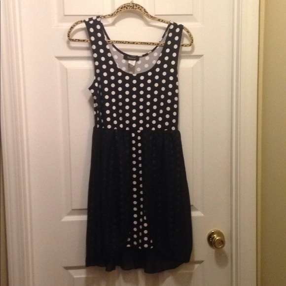 Dresses & Skirts - 💥Final Price💥Large Polka Dot Dress 🖤